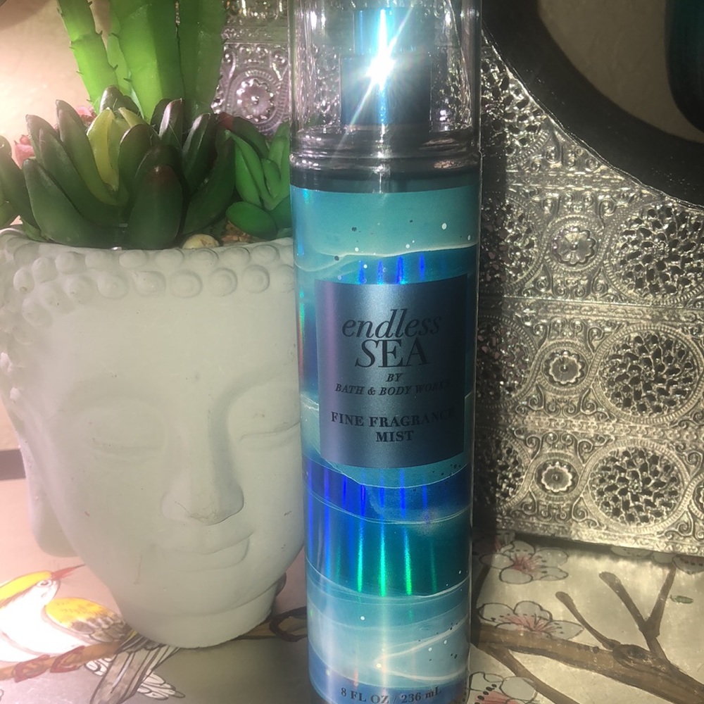 Bath and Bodyworks Endless Sea Body Spray - Picture 2 of 3